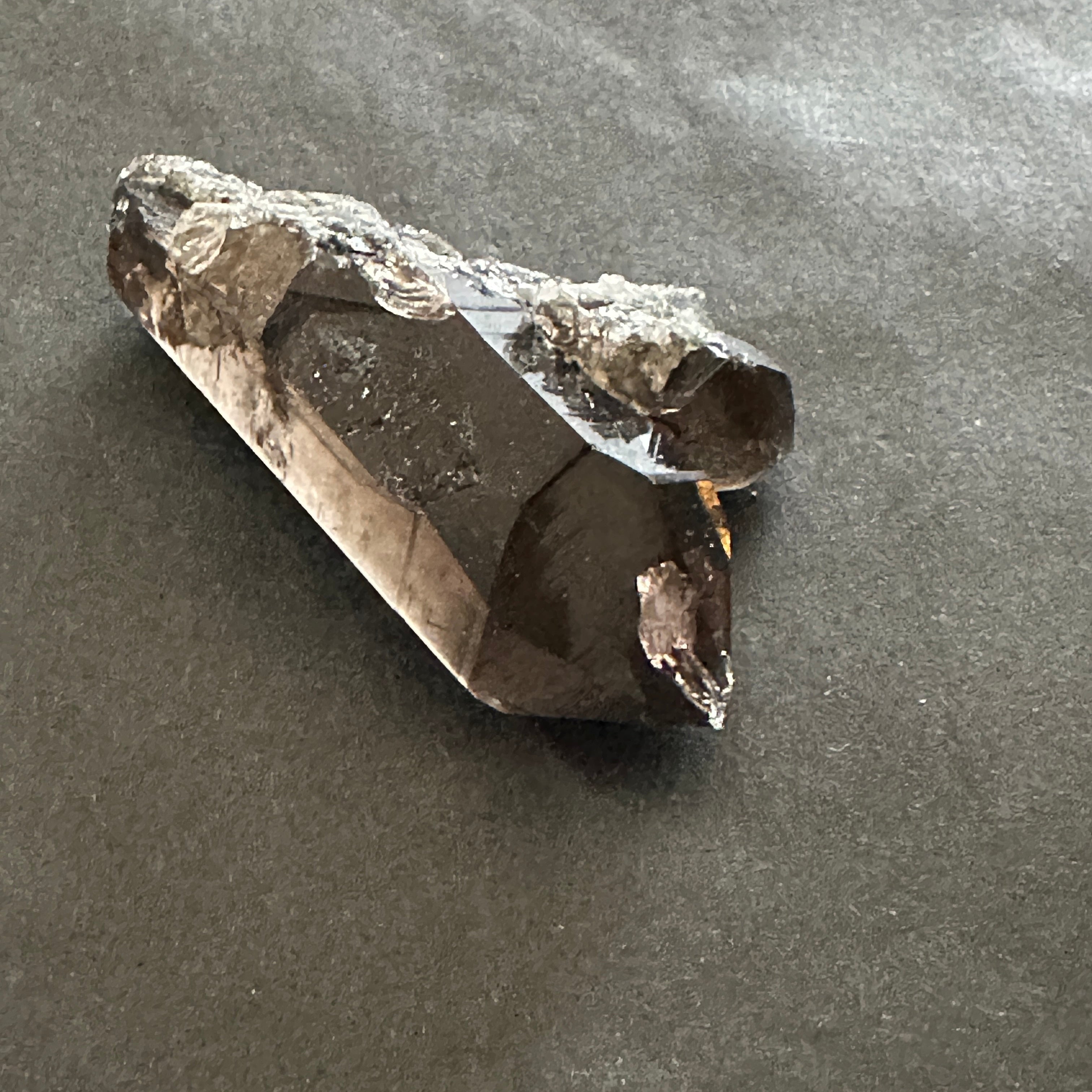 【非研磨】イタリア産アルプススモーキークォーツ ダブルポイント