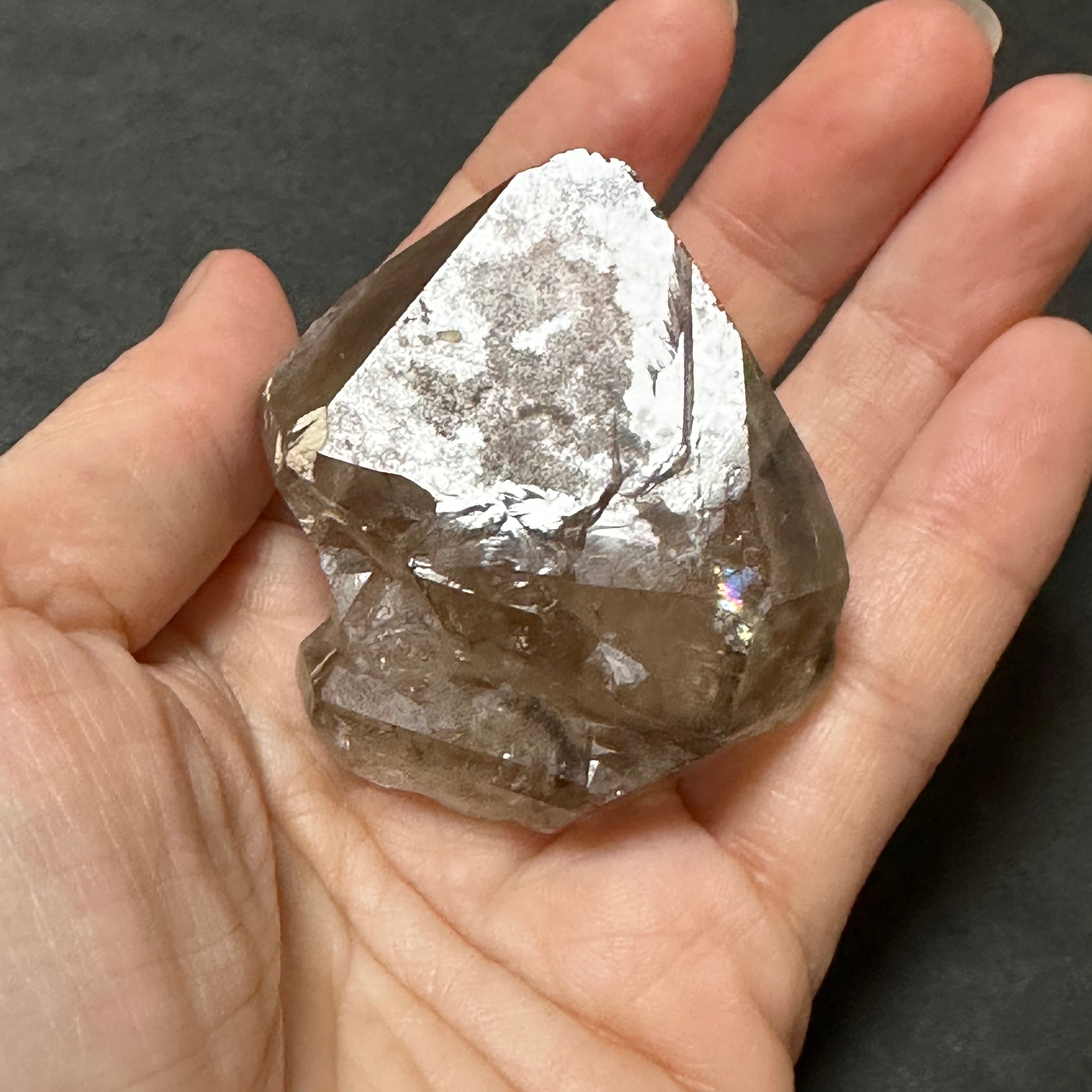 【非研磨】アラスワイ産スモーキーエレスチャル、ファントム、トルマリン共生