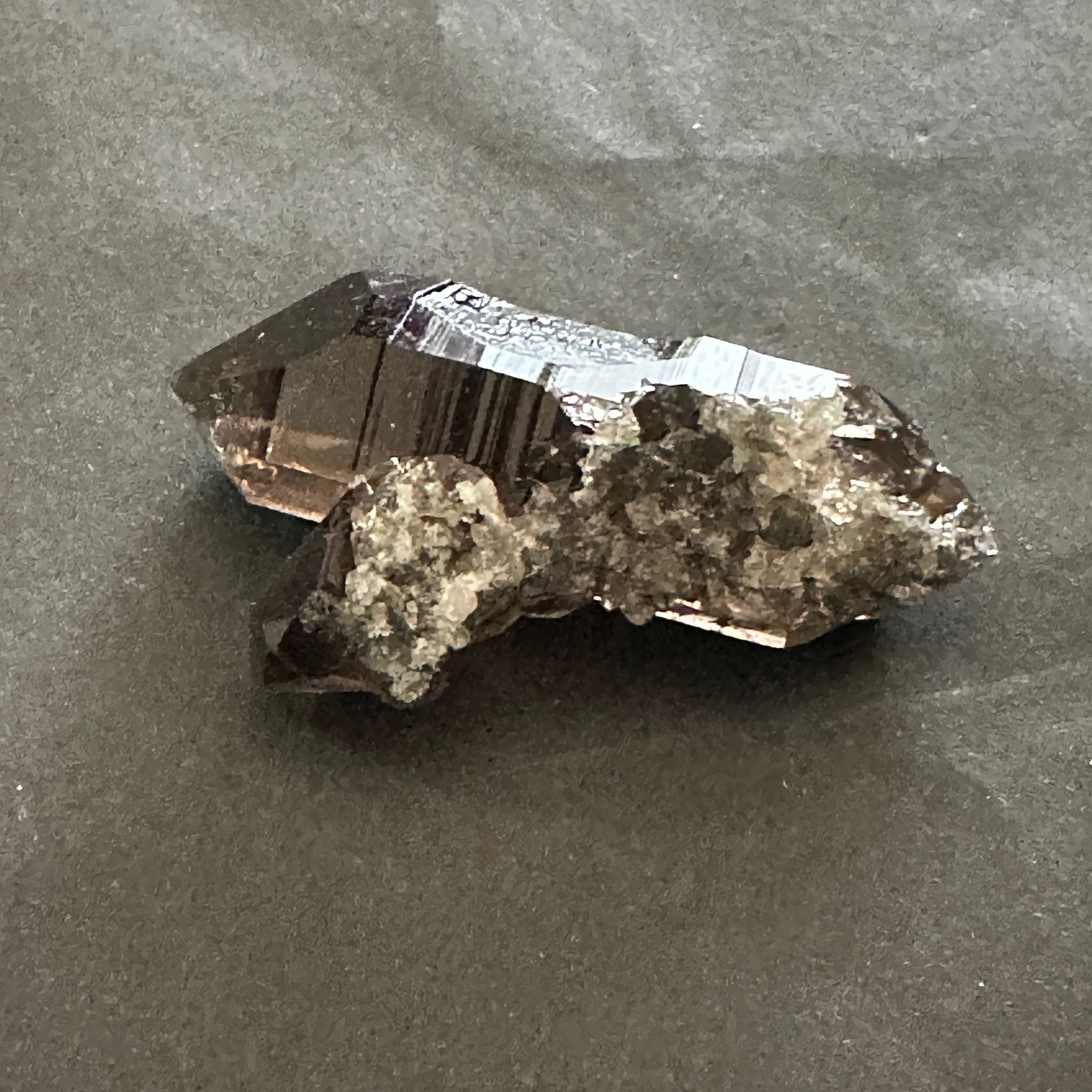 【非研磨】イタリア産アルプススモーキークォーツ ダブルポイント