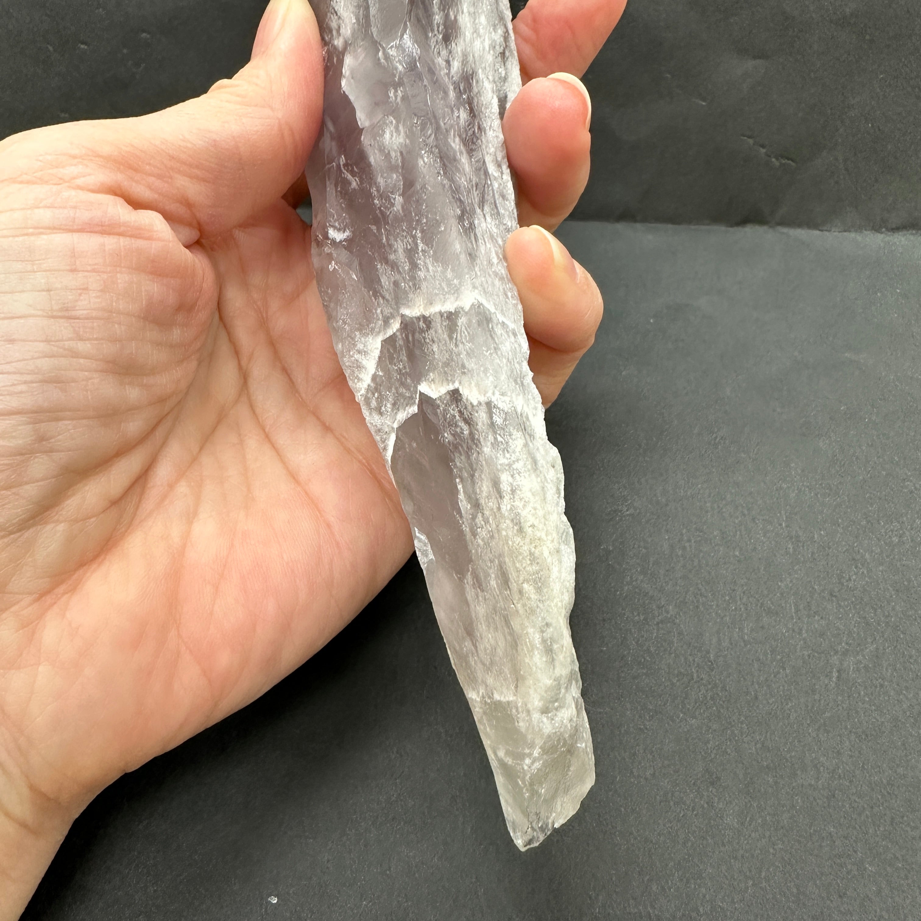 バイア産アメジスト、シンギングワンド "A Sword of Violet Flame" 紫の炎の剣