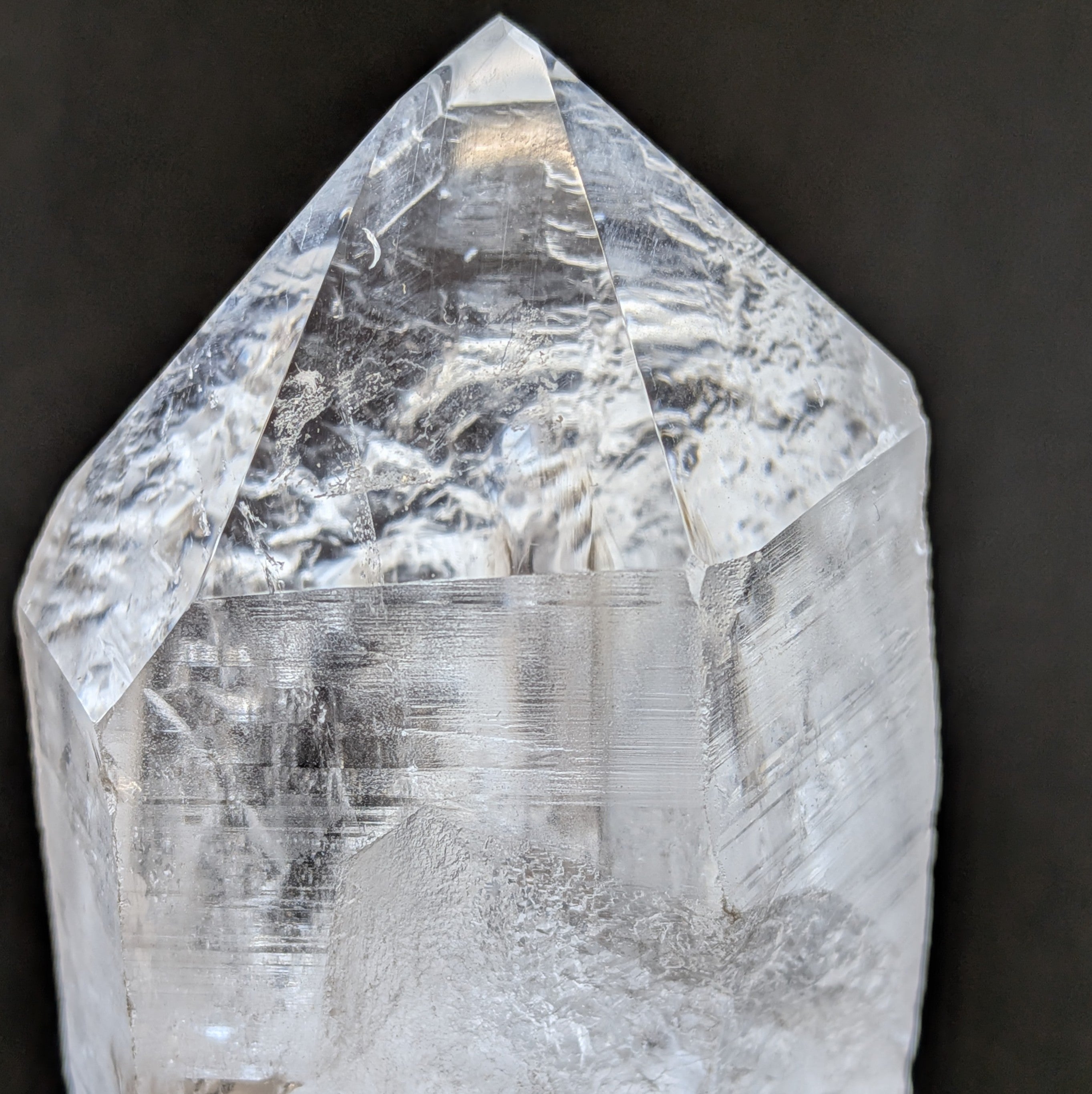 バイア産レムリアン台付き イシス、ゲートウェイ