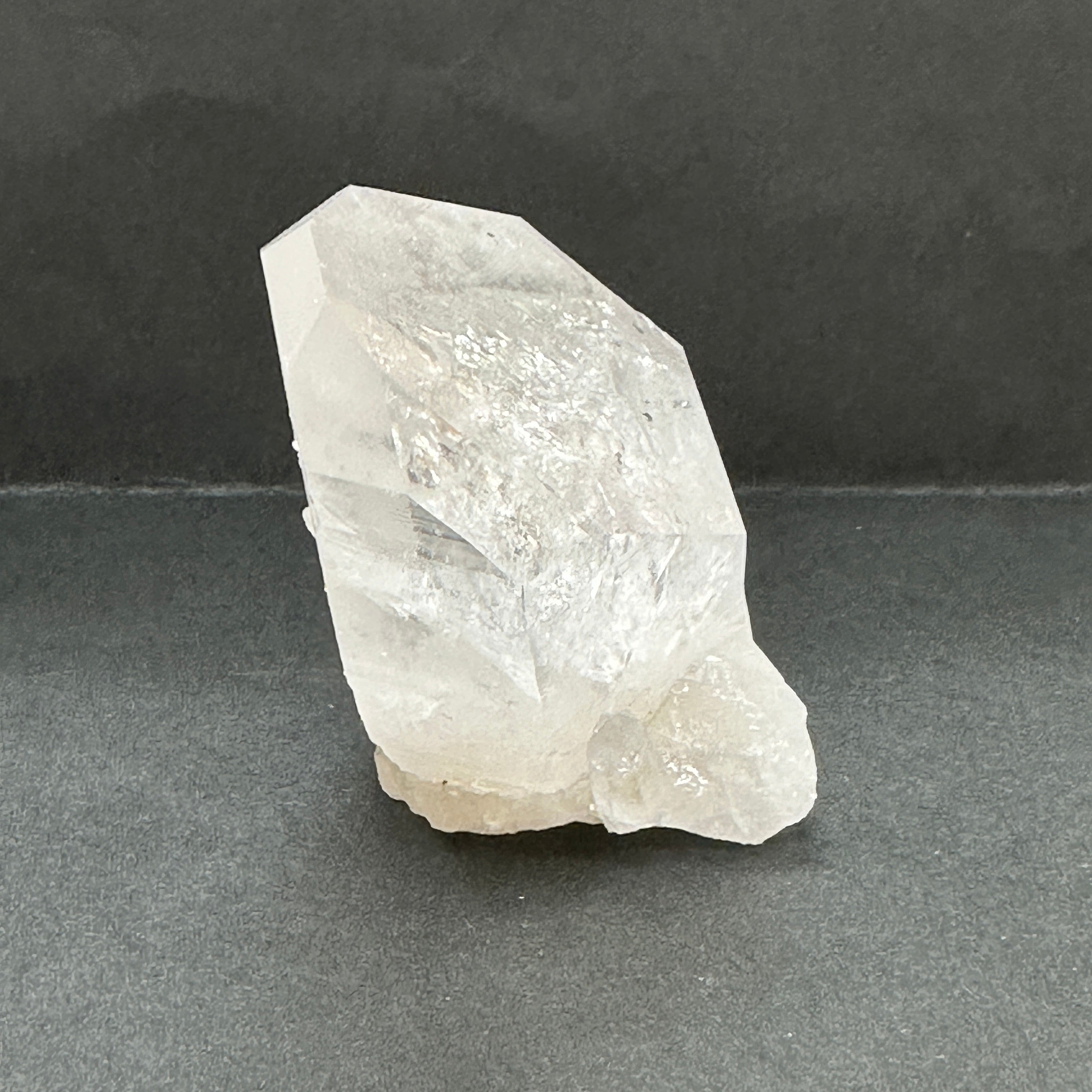 [非研磨単結晶]　虹入りアーカンソー産水晶　グラウンディング、セルフヒールド、レインボー
