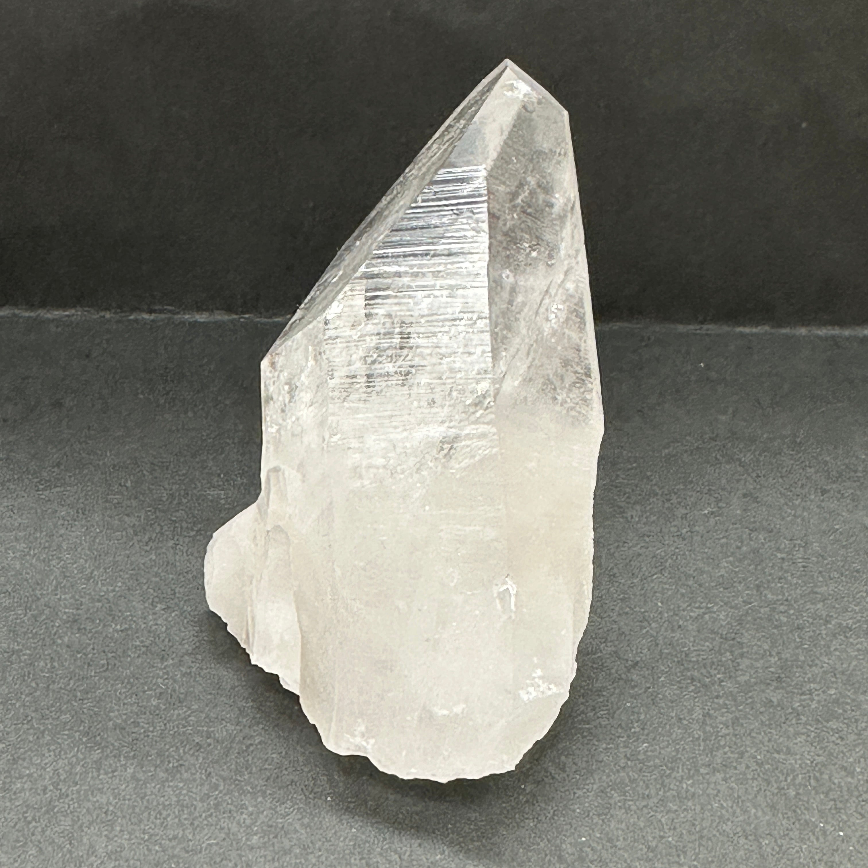 [非研磨単結晶]　虹入りアーカンソー産水晶　グラウンディング、セルフヒールド、レインボー