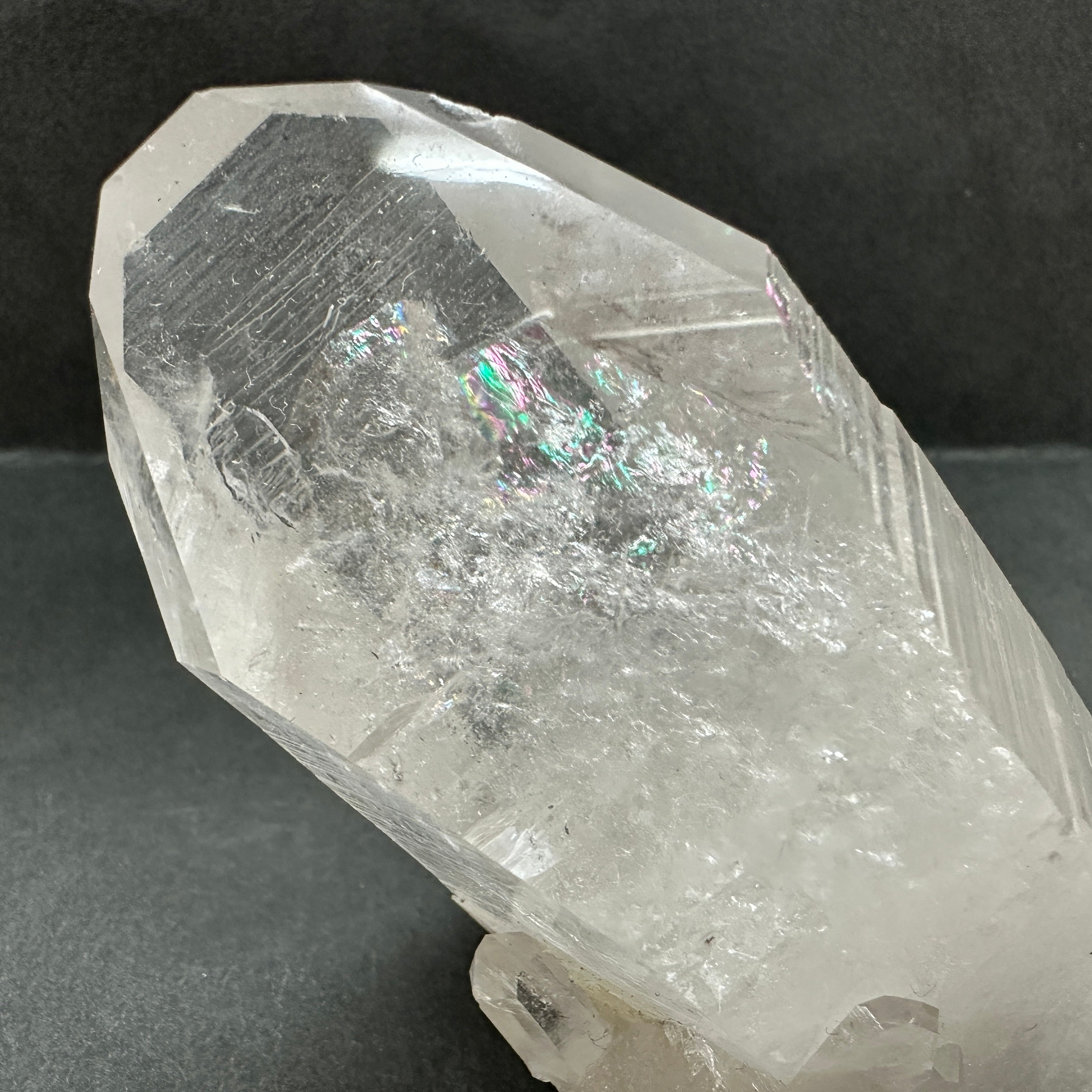 [非研磨単結晶]　虹入りアーカンソー産水晶　グラウンディング、セルフヒールド、レインボー