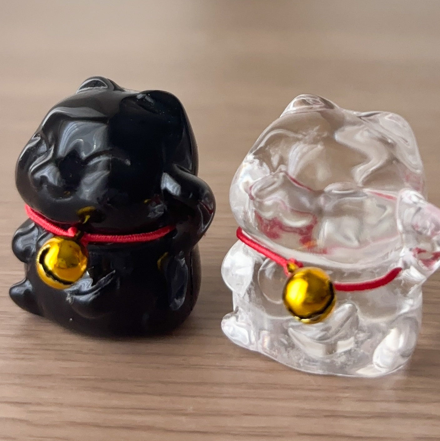 ★カケあり★ 天然石 ブラジル産水晶 招き猫の置物718g 卸売り】水晶 招き猫（左手上げ）ブラジル産 縁起物｜天然石仕入れ earth