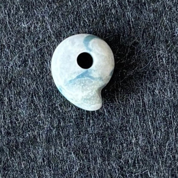 極上】糸魚川翡翠 二ノ型勾玉 17mm 白・青｜日本糸魚川翡翠協会 証明書付