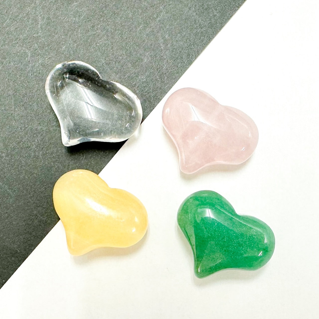 [置石、お守り石に]　ぷっくりハート25mm／水晶、ローズクォーツ、アラゴナイト、アベンチュリン