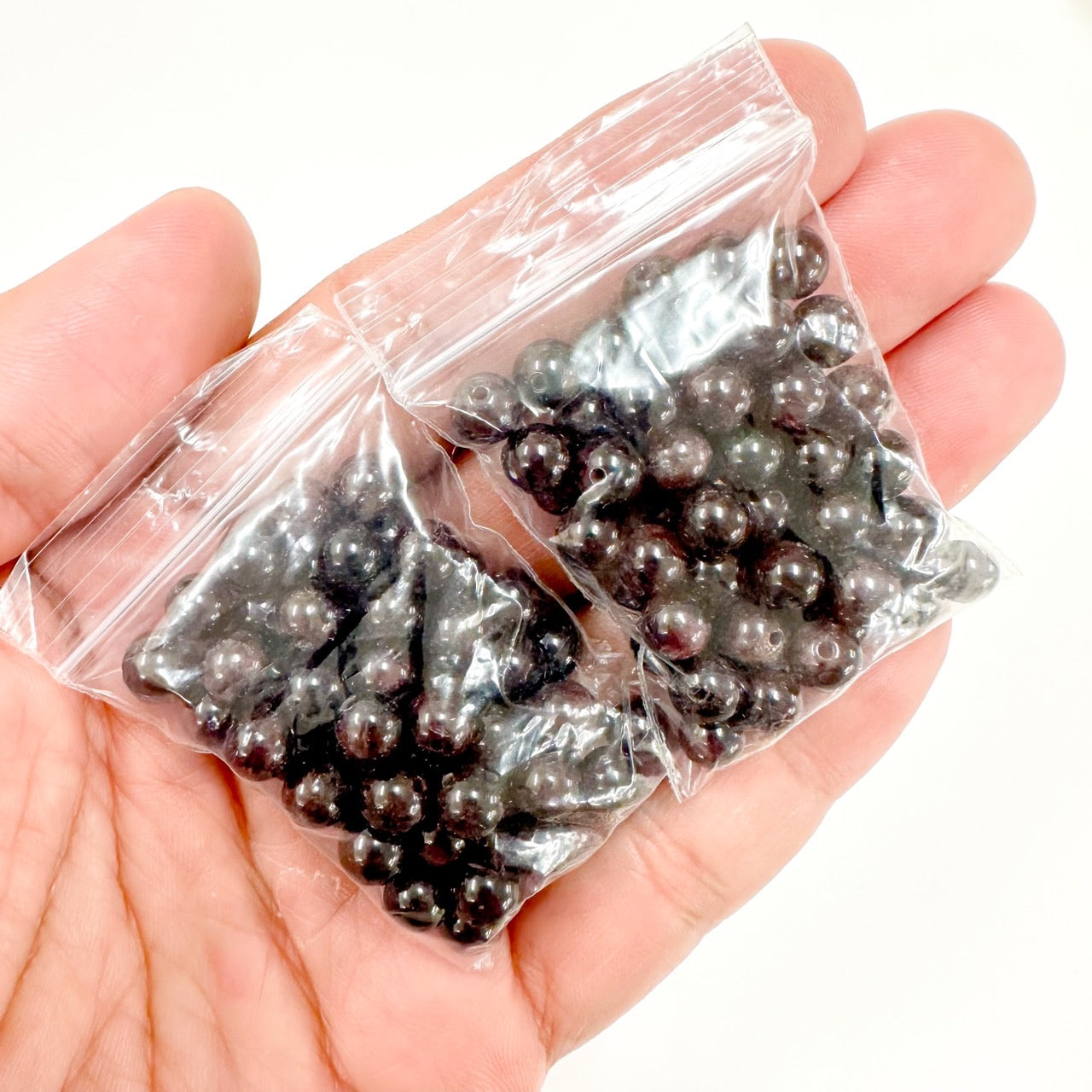 [オールドストック！特価！]アルマンディンガーネット／60粒入りビーズパック(6mm)