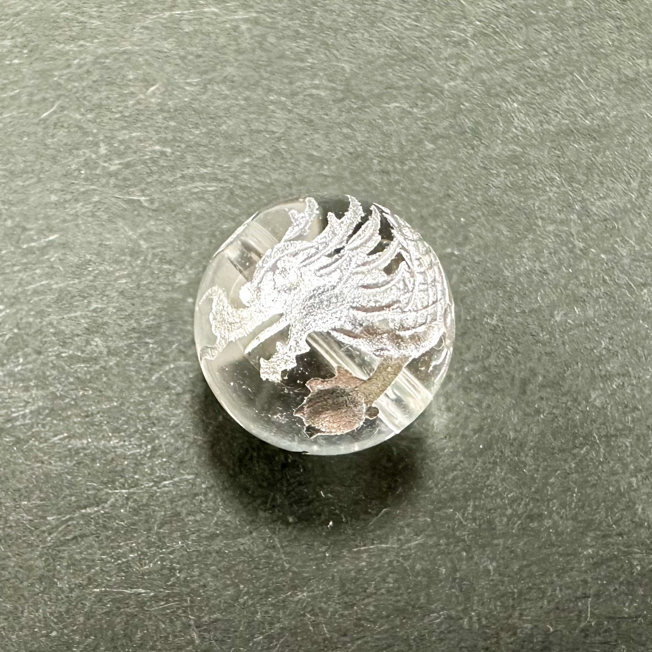 [再入荷！][彫刻ビーズ]四神獣　青龍／水晶銀彫り　10,12mm粒売り