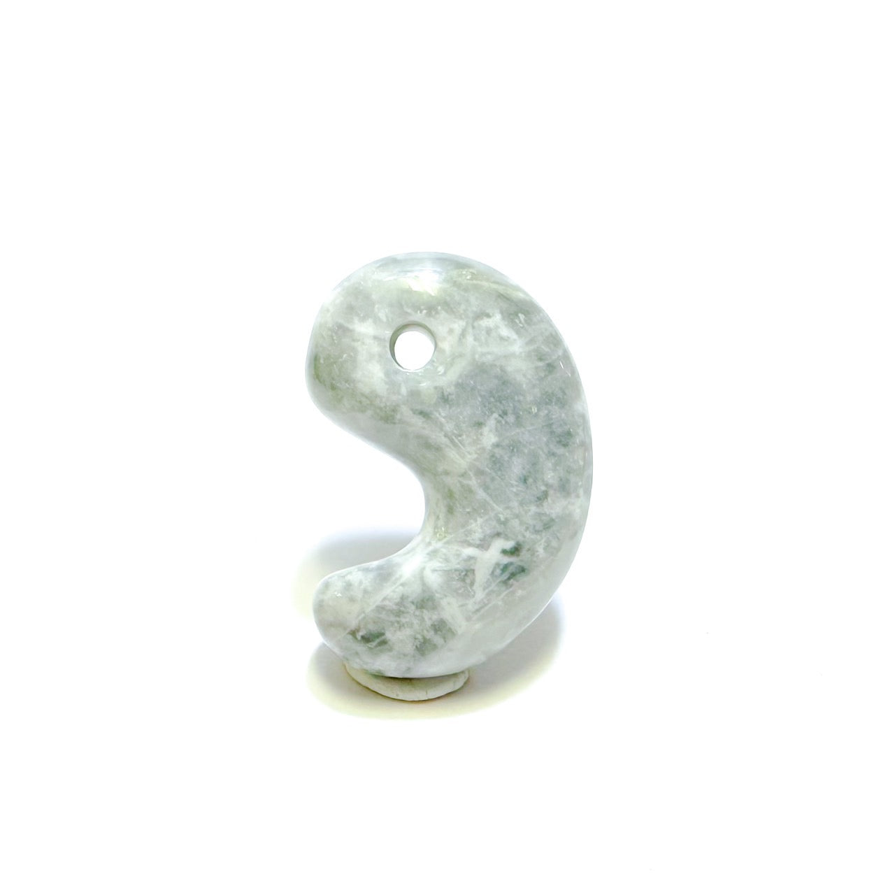 国石】糸魚川翡翠 勾玉 22mm｜証明書付｜氷翡翠・薄墨・白｜氷質霊石