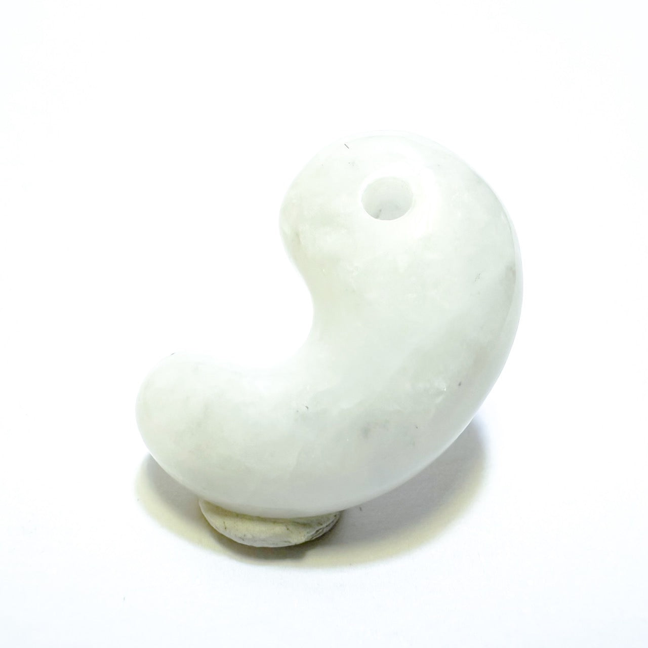 [国石]　糸魚川翡翠　最高級　(白・氷翡翠)／勾玉　約22mm   [証明書付き]