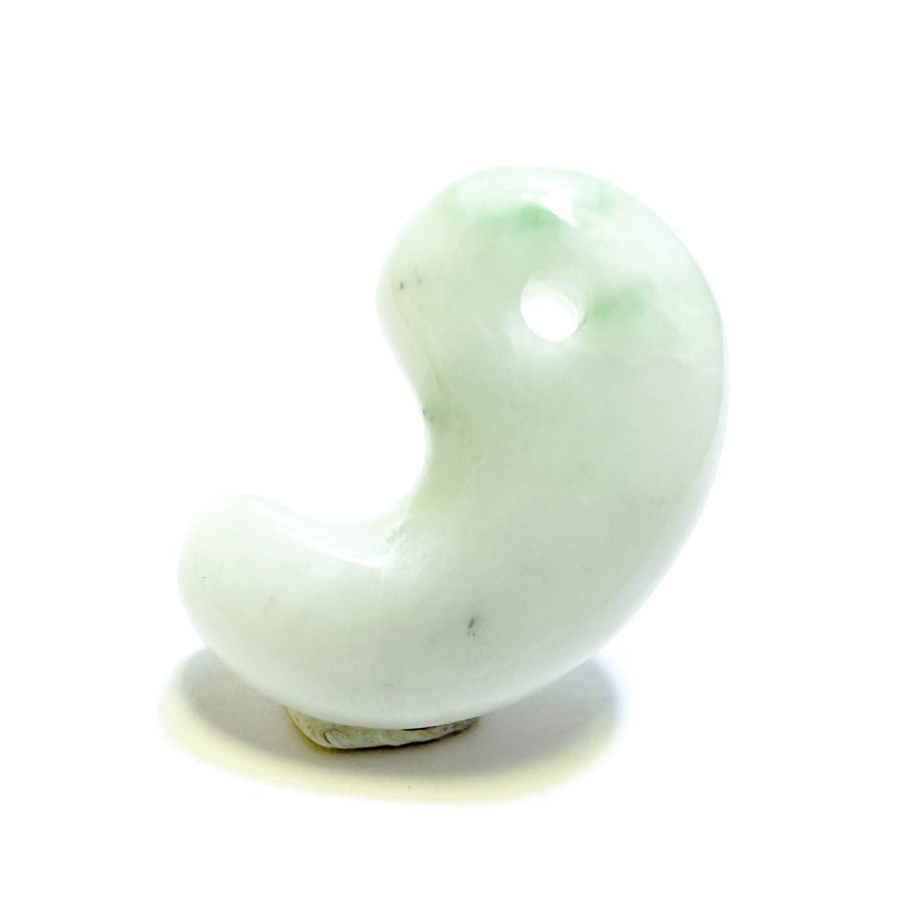 [国石]　糸魚川翡翠　最高級　(白・緑・氷翡翠・ロウカン)／勾玉　約22mm   [証明書付き]