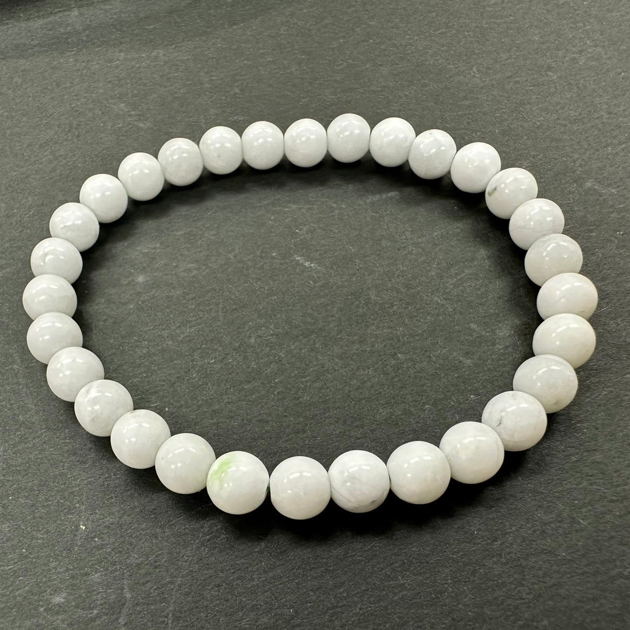 [2025夏新作！][国石]　糸魚川翡翠3A　(白)／ブレスレット6mm  [証明書付き]