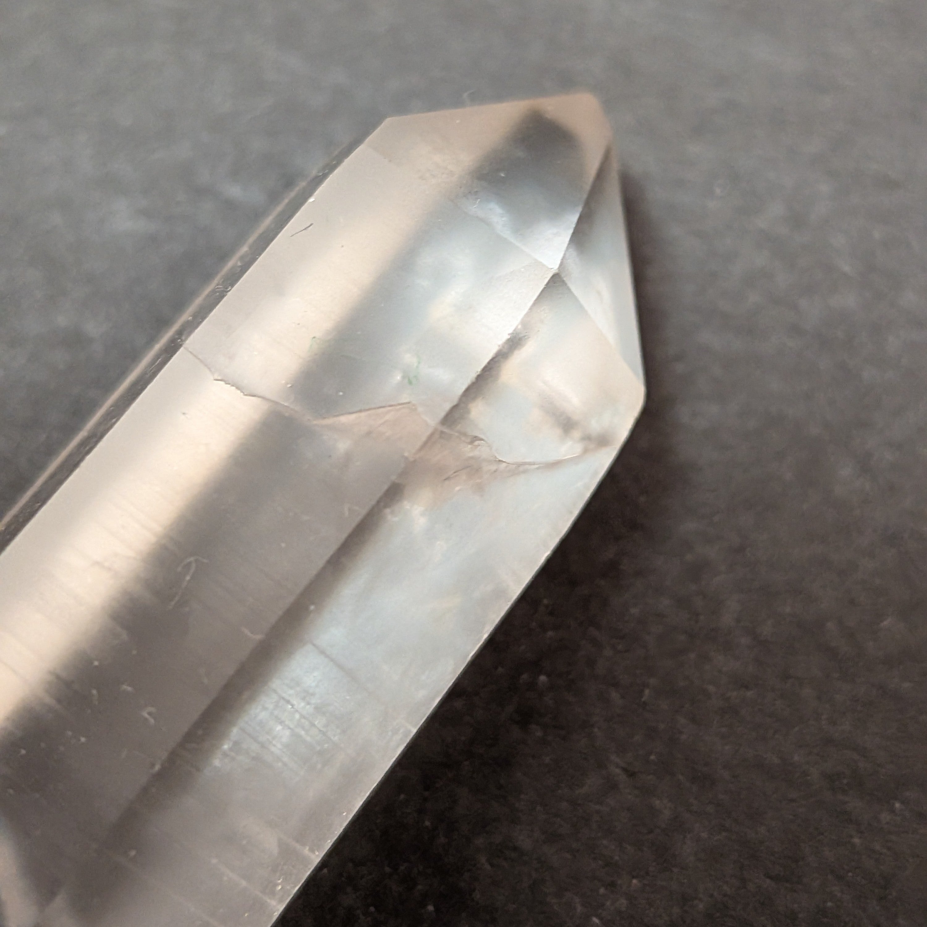 ディアマンティーナ産シンギングレーザー水晶 オールドストック１