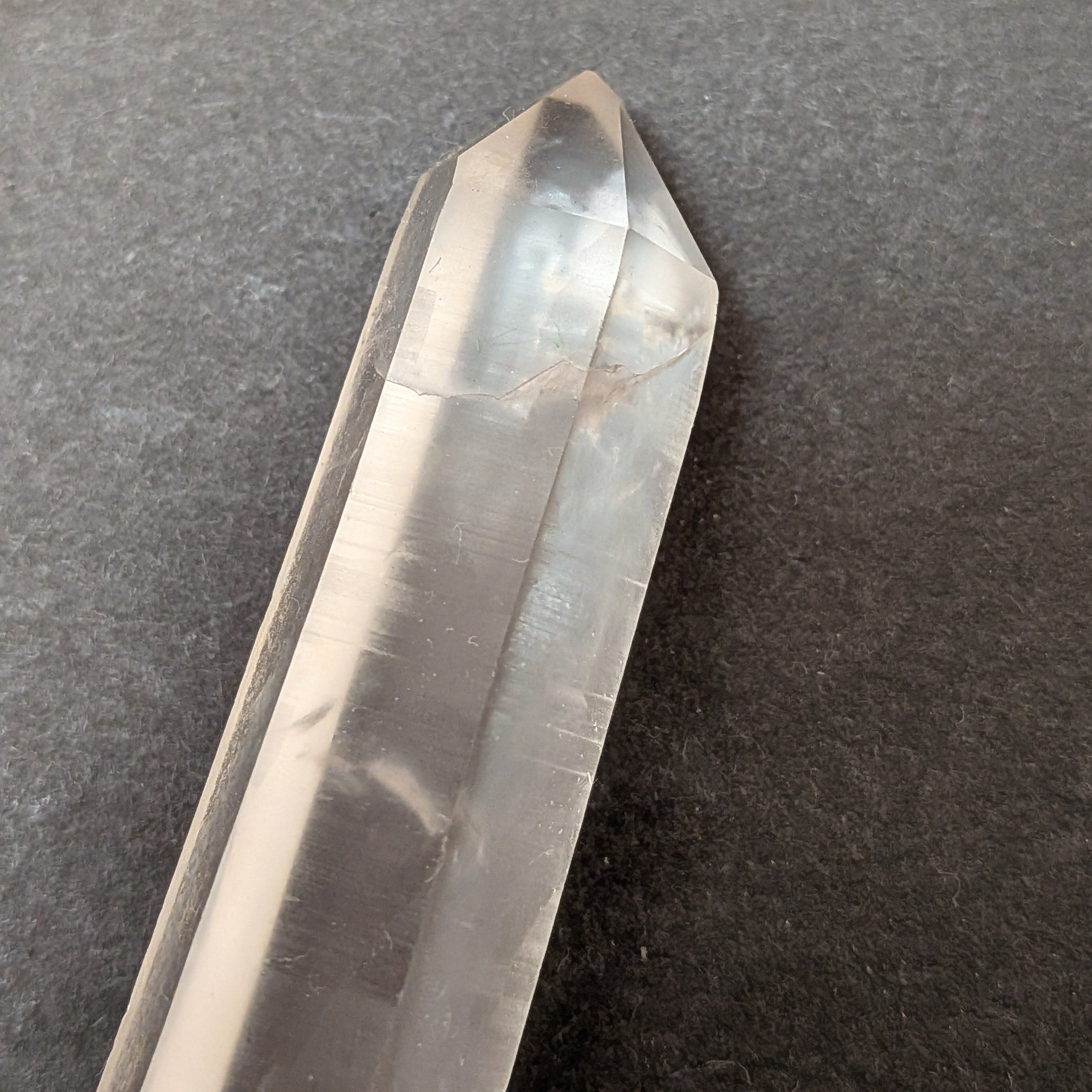 ディアマンティーナ産シンギングレーザー水晶 オールドストック１